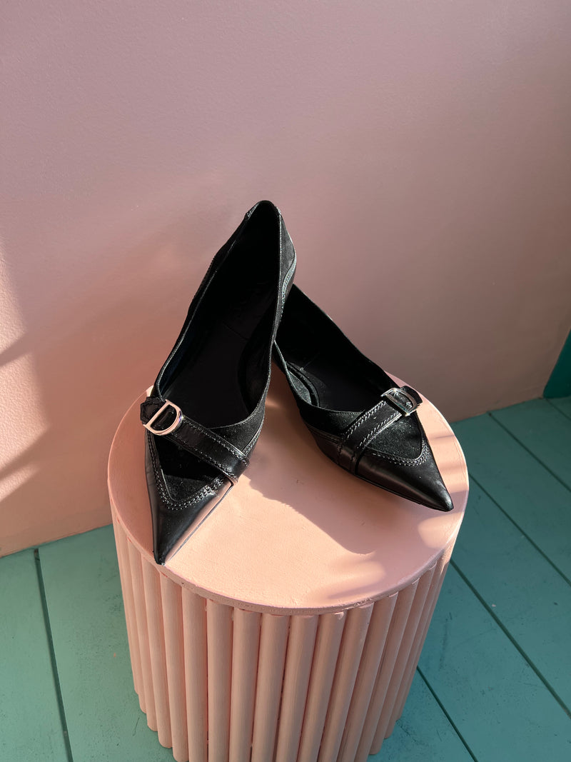 DIOR Leather Signature D Pointed Toe Ballet Flats in Black Size 40