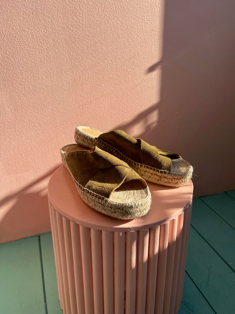 GARNET HILL Leather Olive Espadrille Open Toe Mule Sandals 40