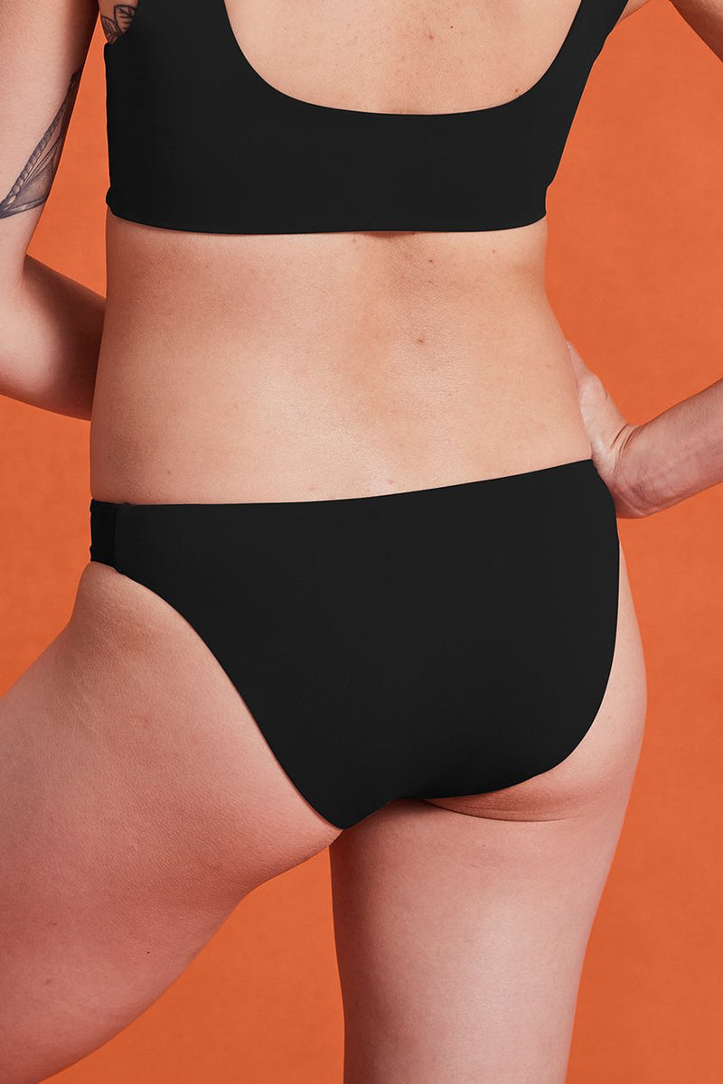 GIRLFRIEND COLLECTIVE Hermosa Bikini Top in Black