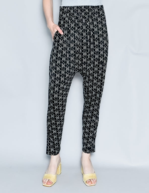 ALPHAMOMENT Black Printed Harem Pants (S)